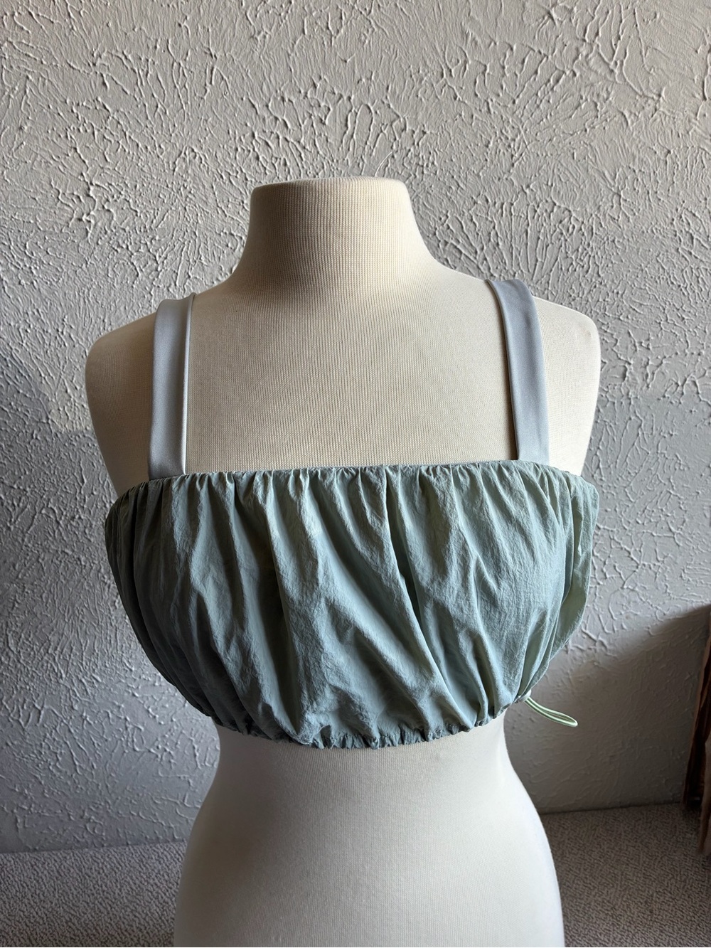 Daily Drills Women's Size
S.Sage Green Ruched Crop Top
100% Nylon Back Logo